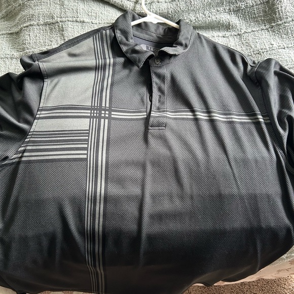 Lot of 7 short sleeved shirts! Under Armour, North Face, Fila, Izod, and more! - Picture 8 of 14